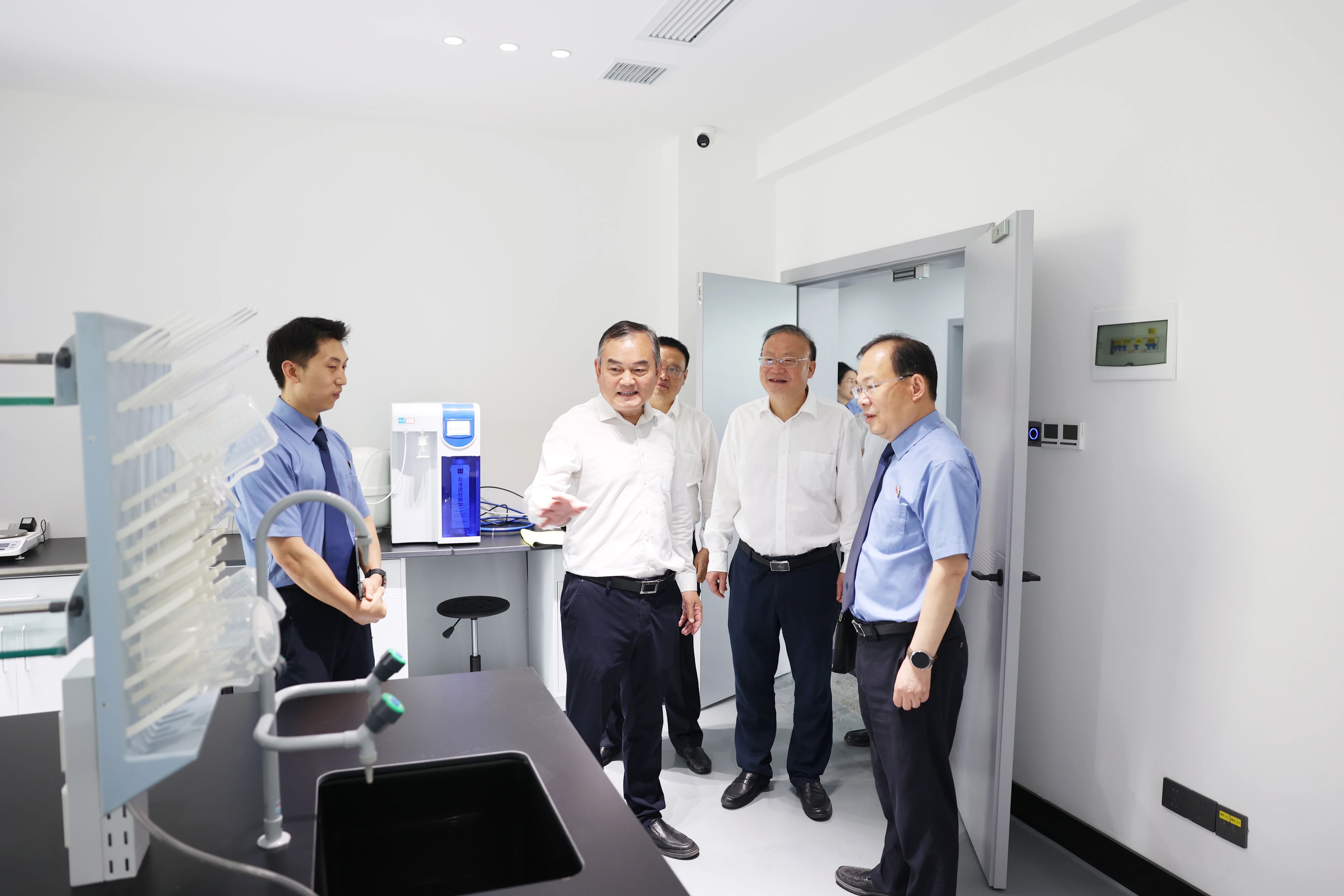 十堰市人大常委会主任赵哲一行调研检察工作