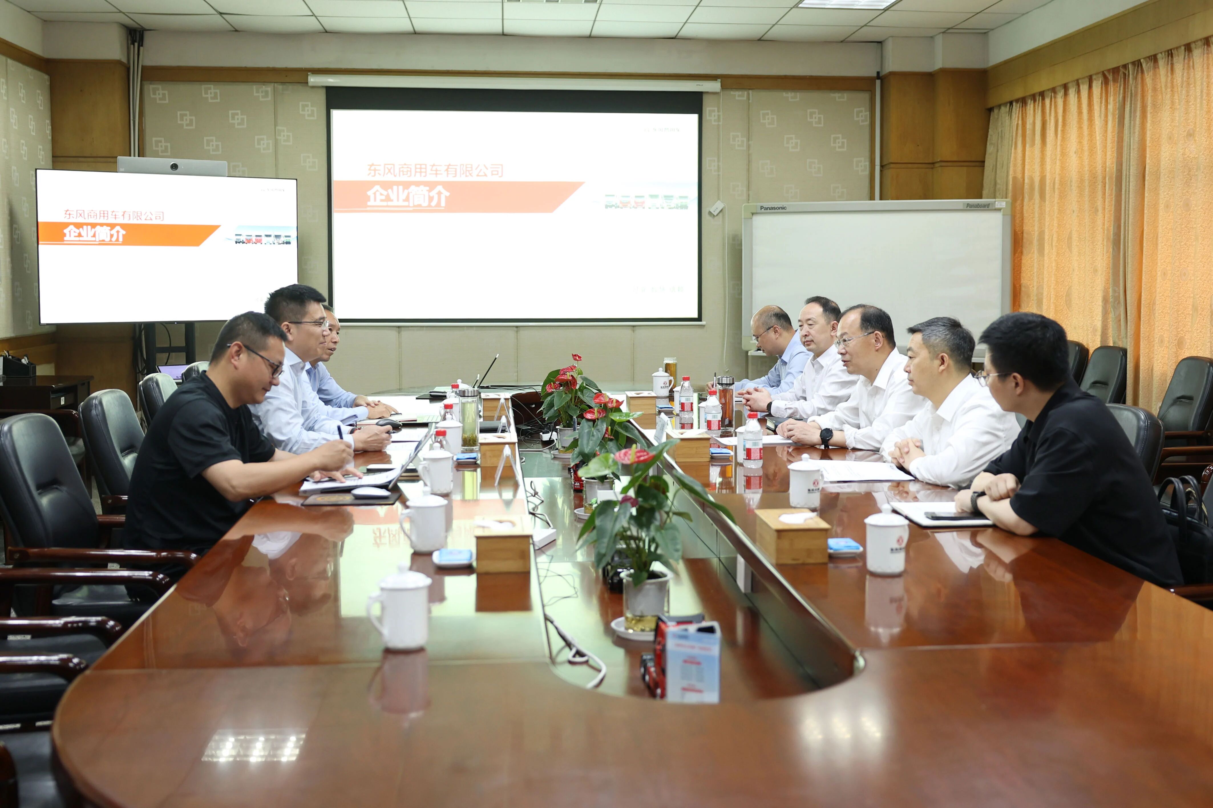 靠前服务企业经营 检察长深入东风重点企业调研走访